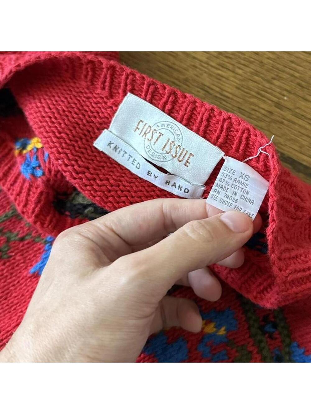 🌺 First Issue hand-knit floral sweater — XS (fits women’s XS/S or men’s XXS/XS) - Picture 4 of 6